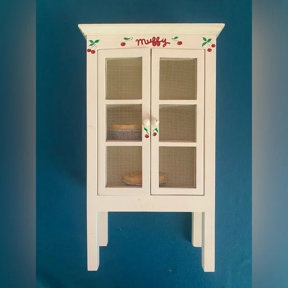 Muffy Vanderbear Cherry Hutch Cabinet Pie Wood Dollhouse Furniture 2 Cherry Pies - Picture 5 of 7